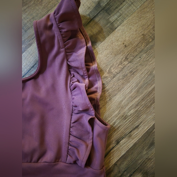 Mauve Ruffled SpandexTop. - Picture 2 of 9